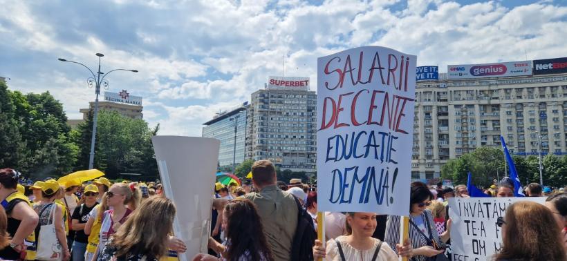 Premieră în România: Companiile private iau poziţie şi cer majorarea salariilor profesorilor 18841501