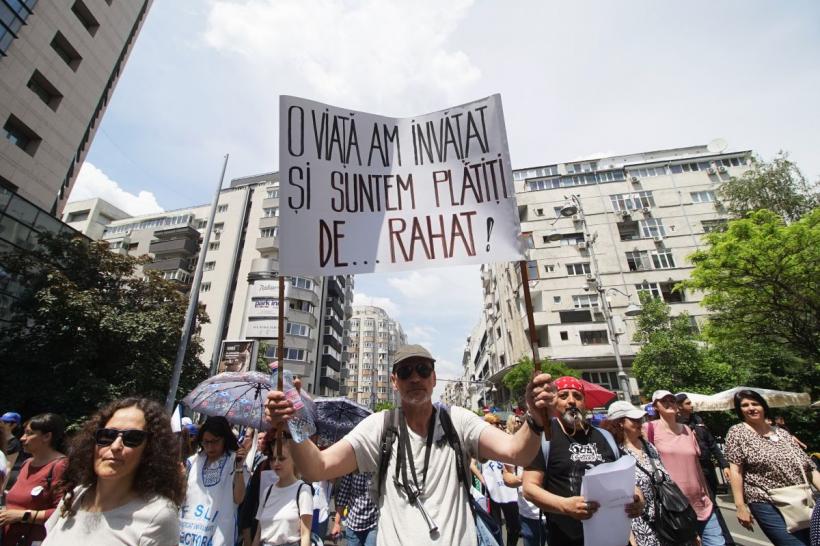 Oferta Guvernului i-a enervat mai rău pe profesori 18841434