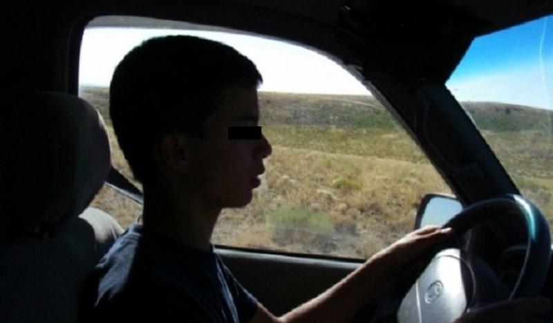 Inconștiența unui adolescent de 15 ani din Dâmbovița. S-a urcat la volan și a provocat un accident 