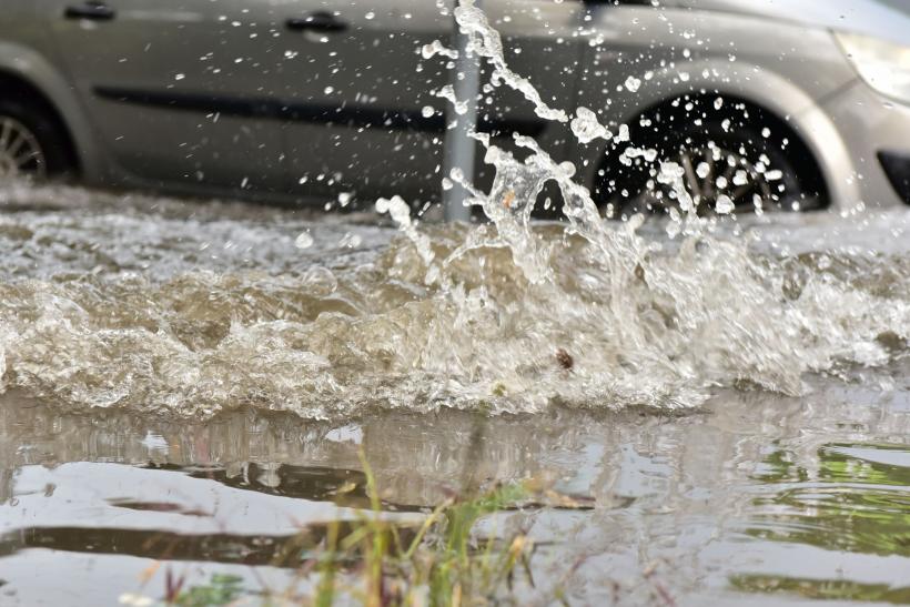 Vremea în Capitală: Vânt puternic, ploi și descărcări electrice 18841699