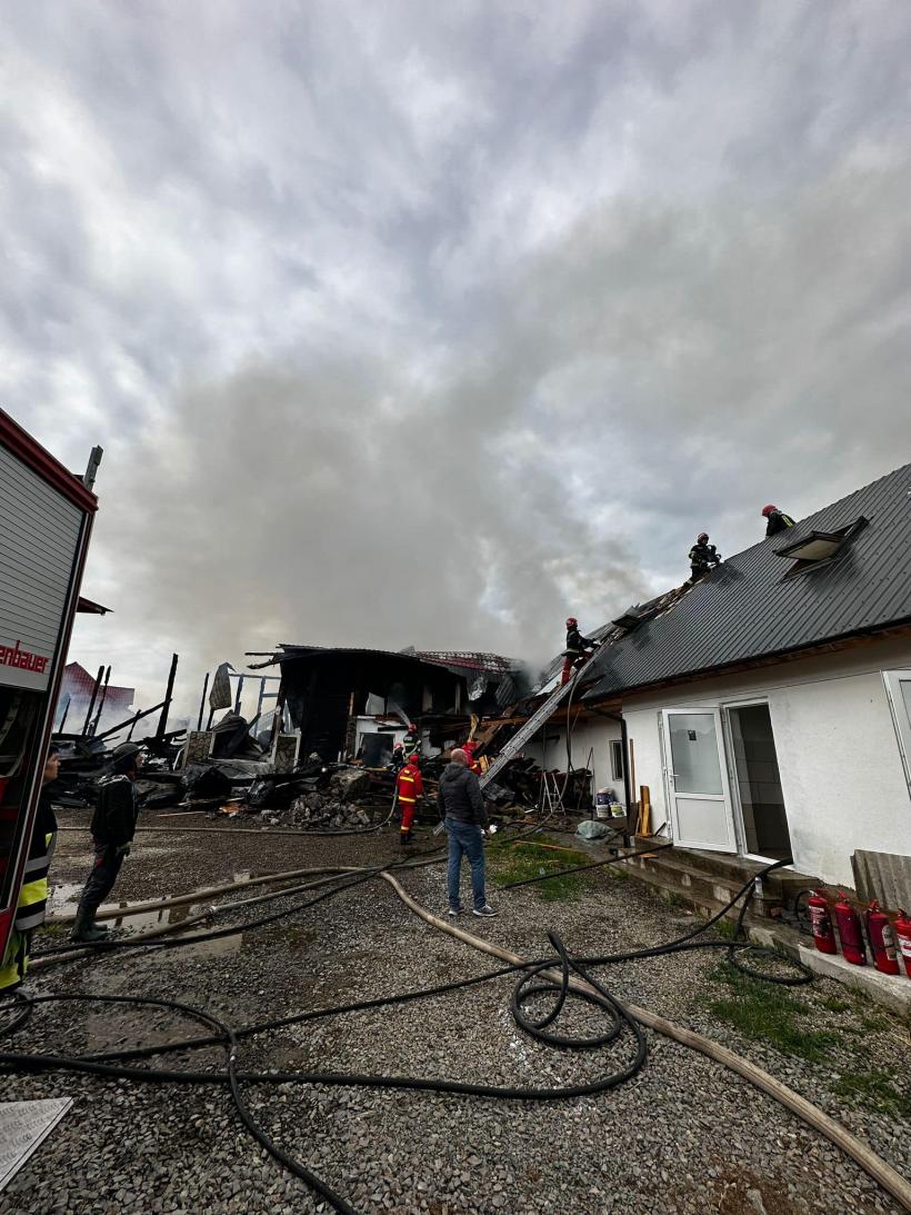 Incendiu uriaș la Mănăstirea Podu Coşnei: a ars paraclisul şi parţial corpul de chilii 18841793