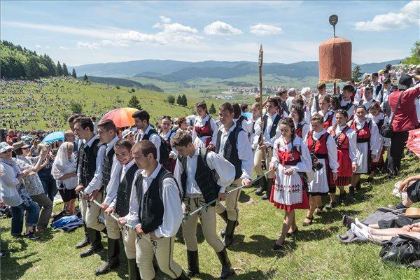 Rusalii Catolice 2023: Semnificații, obiceiuri și tradiții 