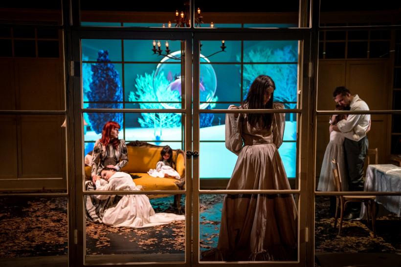 Teatrul Național Iași, invitat în Polonia, la Festivalul Internațional de Teatru „Kontakt” de la Toruń, cu spectacolul lui Radu Afrim, „Trei piese triste” după Maurice Maeterlinck 18841444