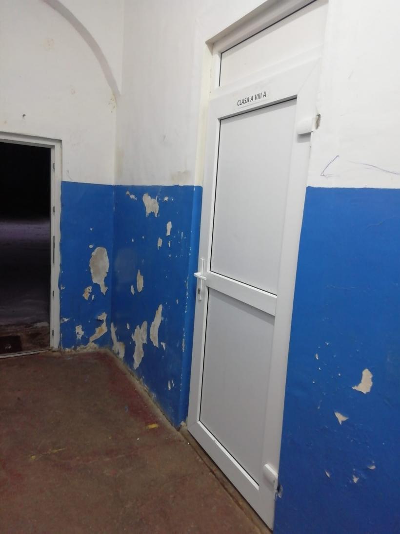 O profesoară din Cluj arată condițiile din școala unde predă: "Mi-am amenajat sala pe banii mei. Nu m-am gandit la familie!" 18841941