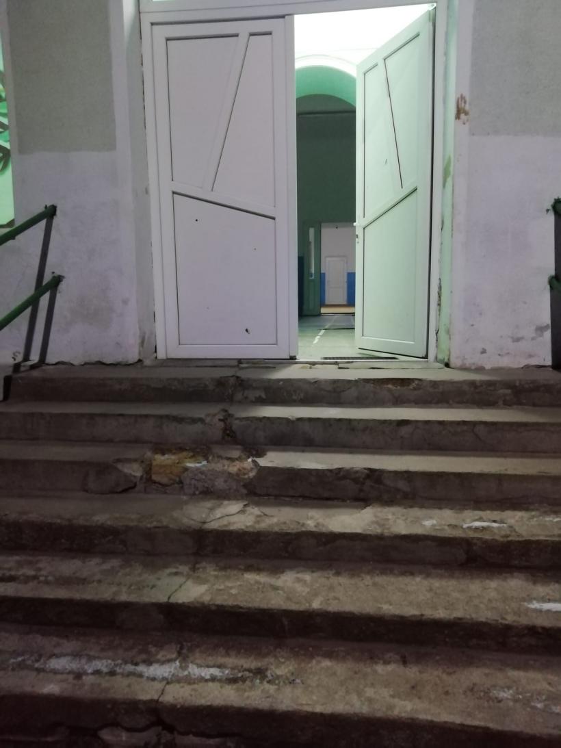 O profesoară din Cluj arată condițiile din școala unde predă: "Mi-am amenajat sala pe banii mei. Nu m-am gandit la familie!" 18841942