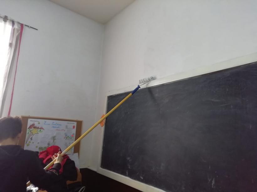 O profesoară din Cluj arată condițiile din școala unde predă: "Mi-am amenajat sala pe banii mei. Nu m-am gandit la familie!" 18841948