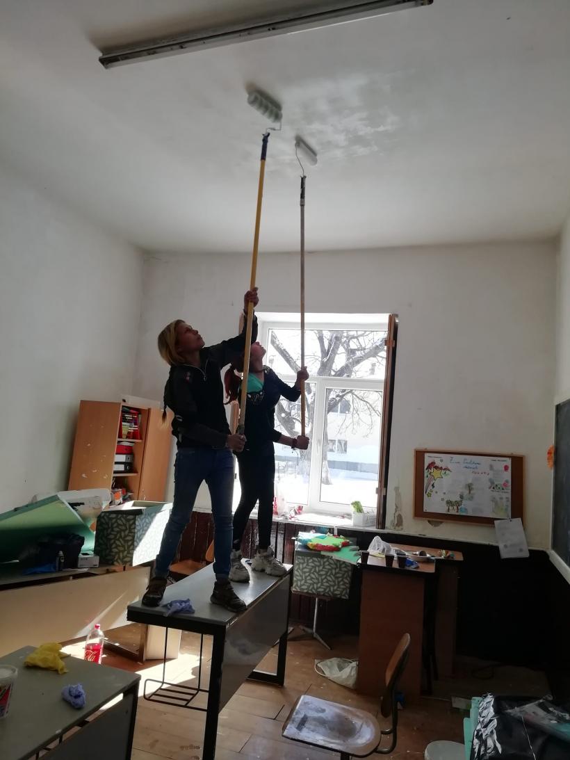 O profesoară din Cluj arată condițiile din școala unde predă: "Mi-am amenajat sala pe banii mei. Nu m-am gandit la familie!" 18841949