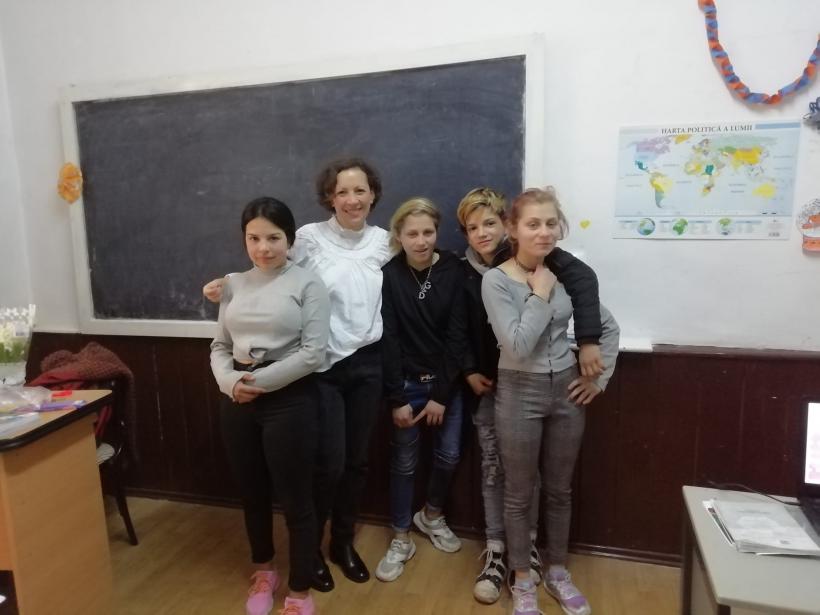 O profesoară din Cluj arată condițiile din școala unde predă: "Mi-am amenajat sala pe banii mei. Nu m-am gandit la familie!" 18841950