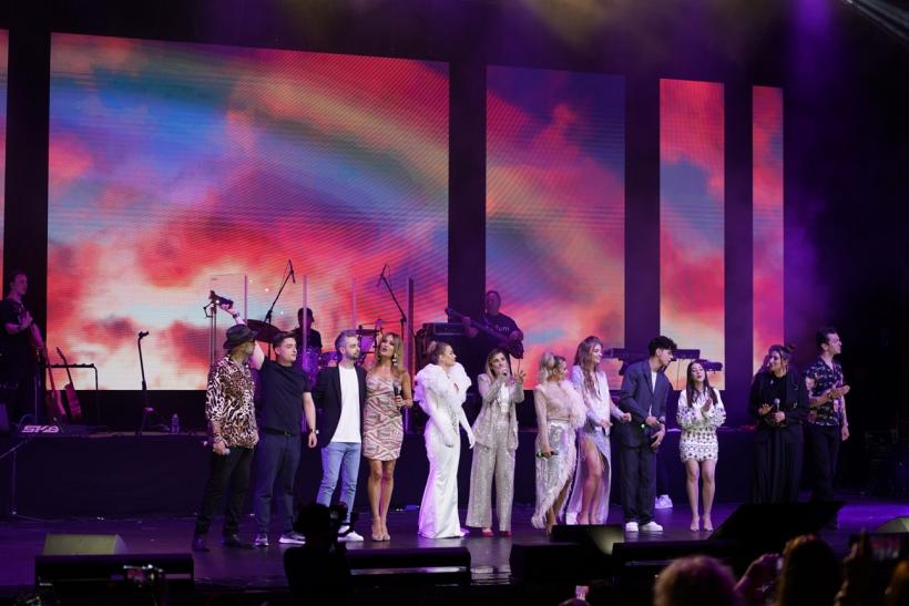 Concurenţii Te cunosc de undeva!, moment emoţionant pe scena Sălii Palatului la concertul aniversar Damian Drăghici 18842058