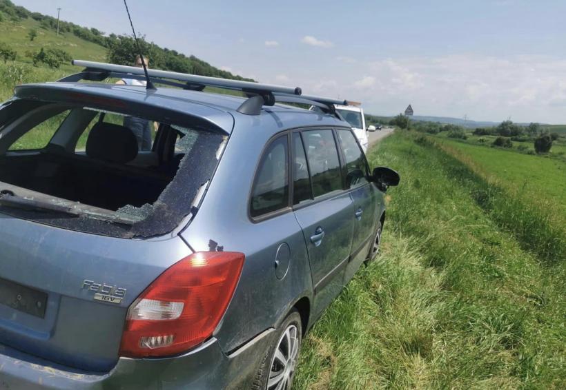 Urmărire ca-n filme în Mureș. Un șofer fără permis a lovit cu mașina un polițist și apoi a fugit