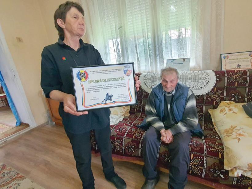 Țara care își lasă eroii să trăiască din „Diplome de onoare”: Recunoștință veșnică, în format A4 18841862