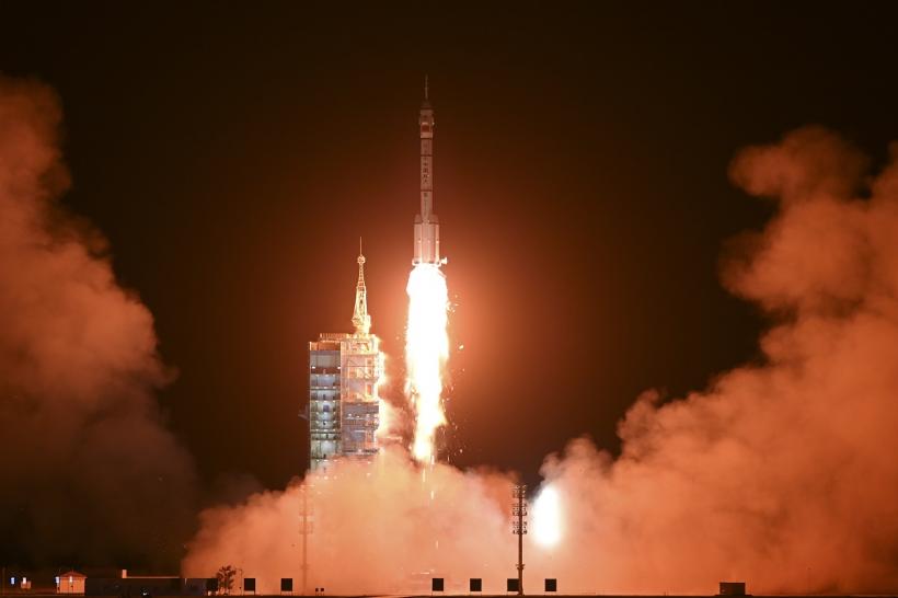 Misiunea Shenzhou-16: O navă spațială cu trei astronauți a plecat către stația spațială chineză