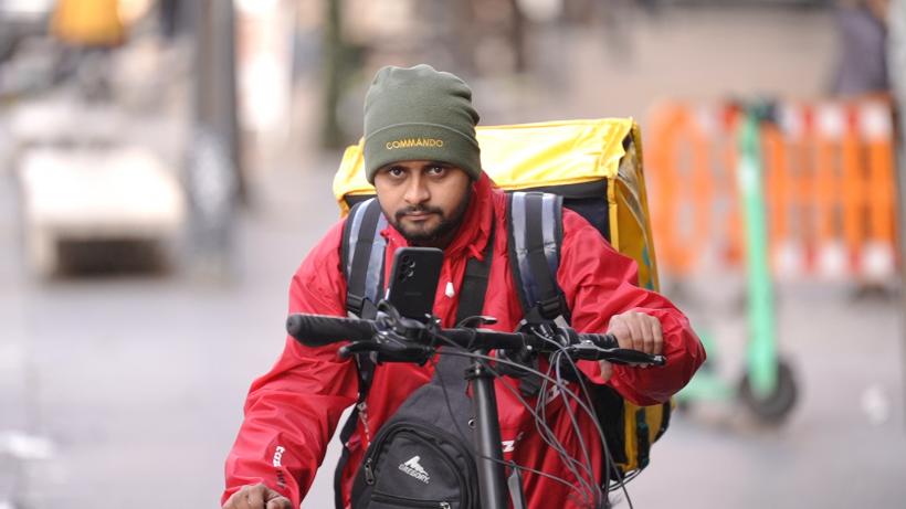 "Străini în visul românesc" - Seria de reportaje Observator Antena 1 care a mers pe urmele importului de muncitori din Kathmandu, Nepal, până în Ghimbav, începe pe 1 iunie, la Observator, ora 19:00 18842313