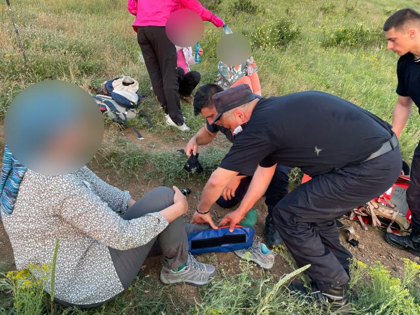 Turistă din București, luată cu targa din Munții Măcinului  18842659