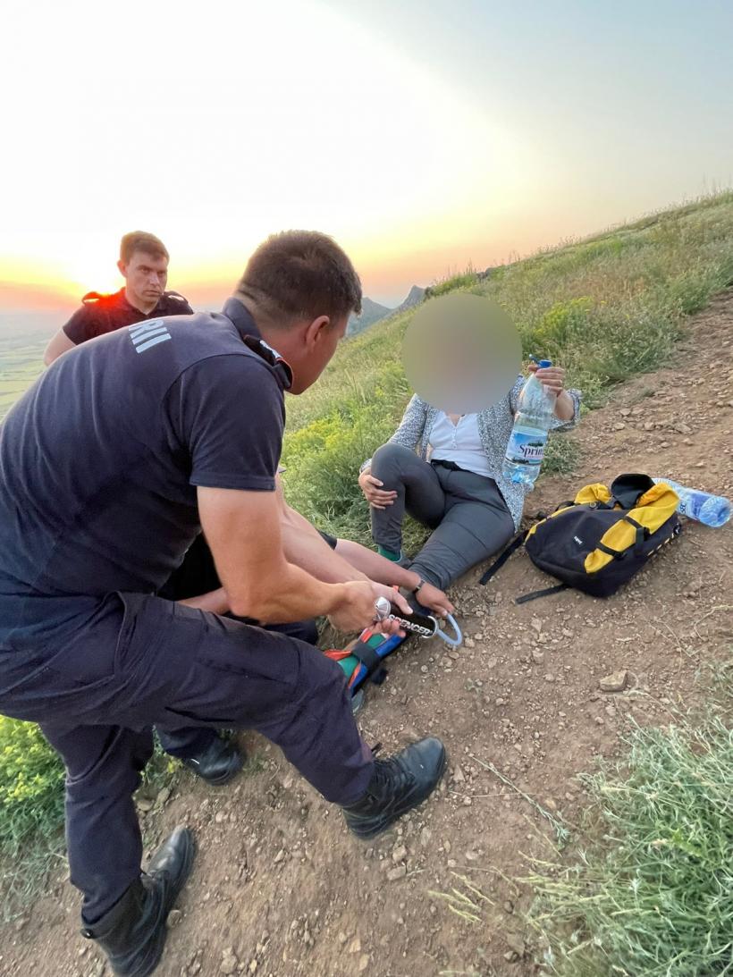 Turistă din București, luată cu targa din Munții Măcinului  18842662