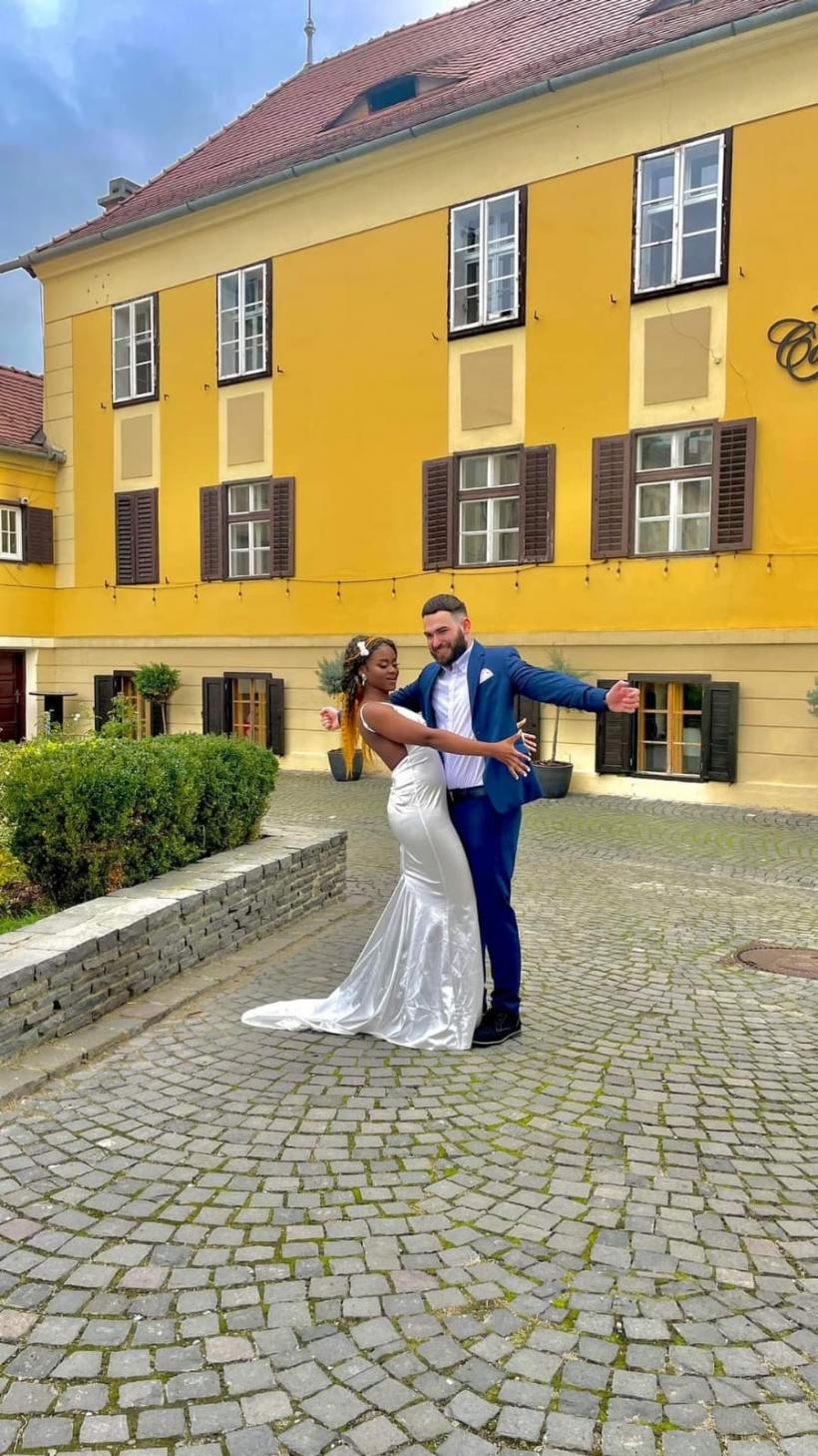 Români de ocazie va avea premiera luni, 5 iunie, la Antena Stars. Celia, Melissa, Mukinka și Fabian au acceptat provocarea celui mai nou reality show Antena Stars 18842730