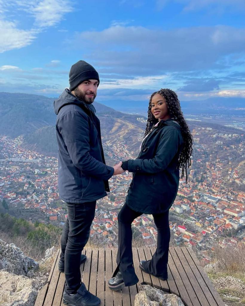 Români de ocazie va avea premiera luni, 5 iunie, la Antena Stars. Celia, Melissa, Mukinka și Fabian au acceptat provocarea celui mai nou reality show Antena Stars 18842732