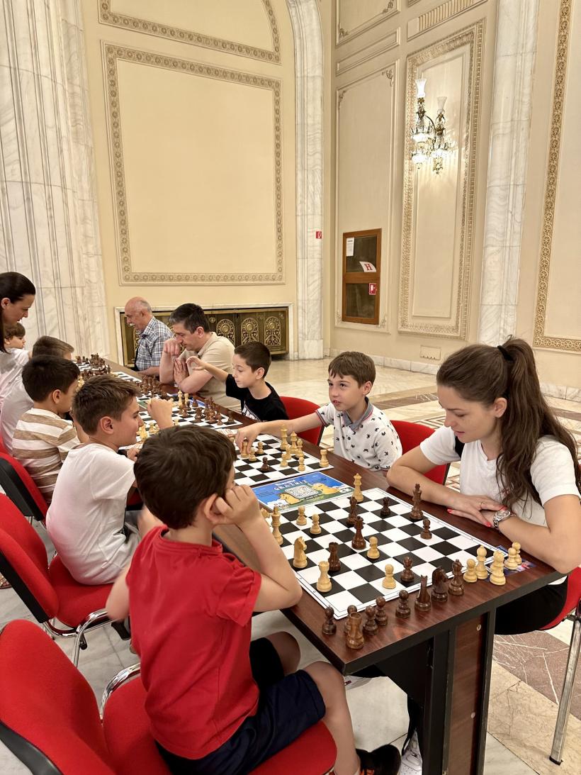 Peste 30.000 de copii au vizitat de 1 iunie Palatul Parlamentului 18842631