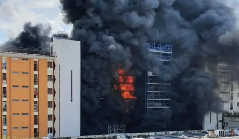Incendiu de proporții într-o clădire cu opt etaje din Roma. Cel puțin o persoană a murit 18842822