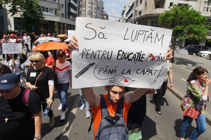 Primul profesor s-a enervat pe restul profesorilor 18842583