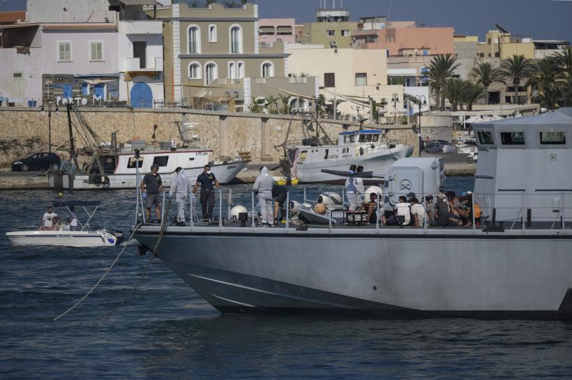 Nave de salvare germane, sechestrate în Italia din cauza încălcării legii migrației 18842839