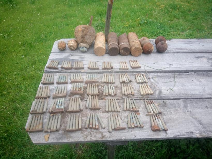 Grenade și proiectile din Primul Război Mondial, găsite într-o comună din Neamț 18842997