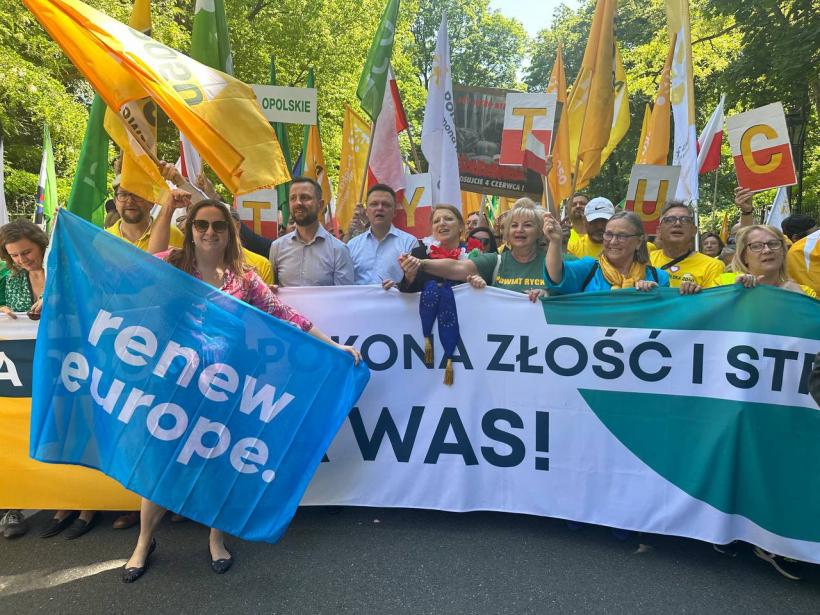 Protest de amploare în Polonia: sute de mii de persoane cer întărirea democrației