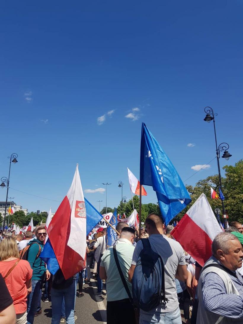 Protest de amploare în Polonia: sute de mii de persoane cer întărirea democrației 18843079