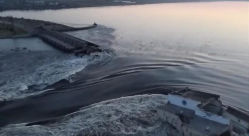 VIDEO Baraj imens de pe râul Nipru, aruncat în aer lângă Herson