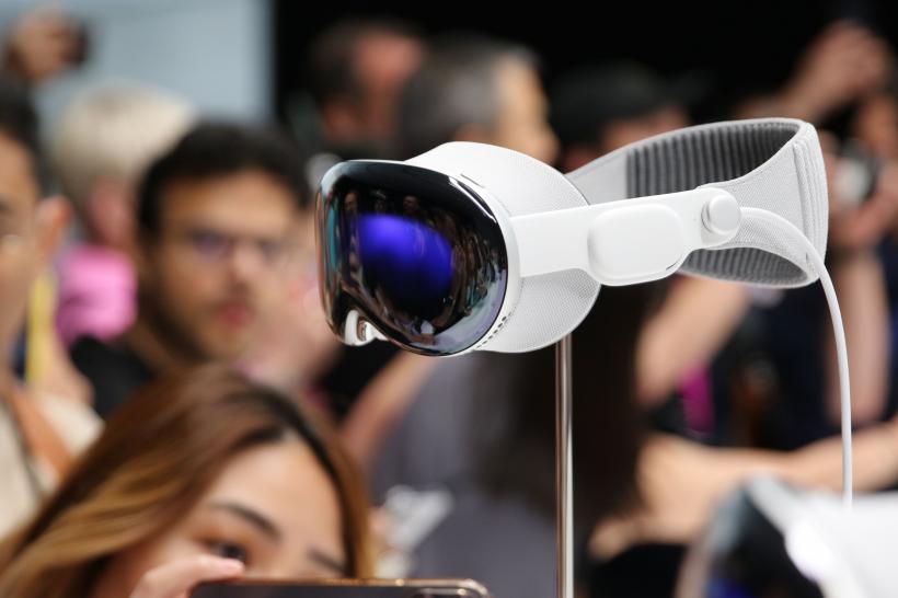 Analiştii cred că Apple ar putea vinde în 2024 până la un milion de căşti de realitate augumentată