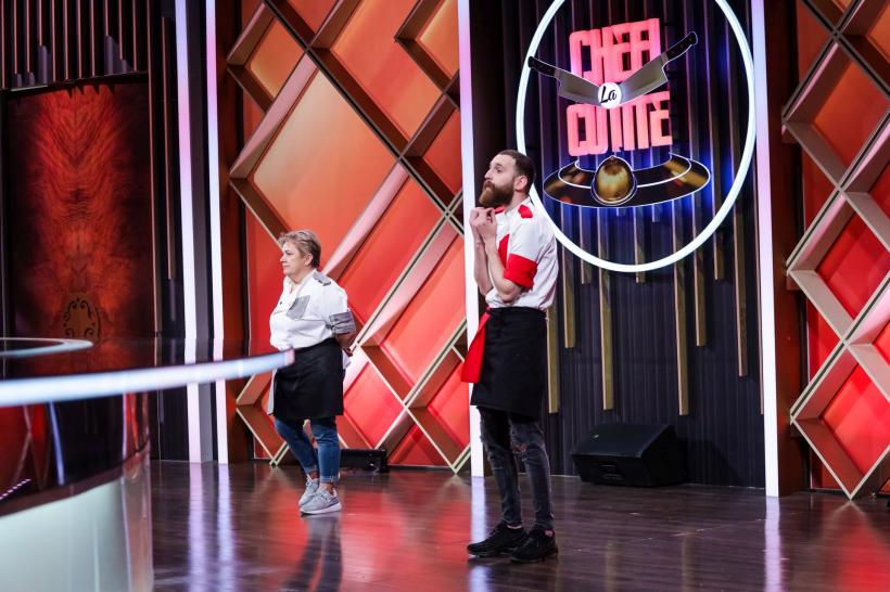Chefi la cuțite, lider de piață cu ediția în care a avut loc prima dublă eliminare a sezonului. Bătălie crâncenă, diseară, în bucătăria show-ului: Bontea și Scărlătescu aruncă-n joc două amulete grele simultan 18843536