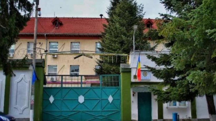 Firma înființată de Dragoș Pîslaru și Florin Cîțu oferă asistență pe bani publici deținuților agresivi încarcerați în Penitenciarul Mărgineni