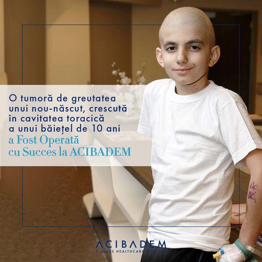 Copil de 10 ani cu o tumoră gigant, de peste 3 kg, operat cu succes în Turcia. Renumitul chirurg consultă online și pacienți din România 