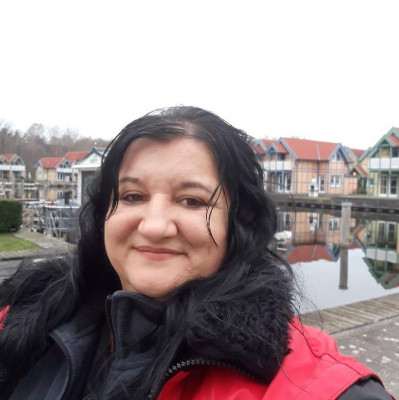 Mama copilei de 12 ani ucisă cu sălbăticie a ajuns în România: Sunt nevinovată! Luni seara am auzit că au găsit-o moartă la mine în pat.  18843874