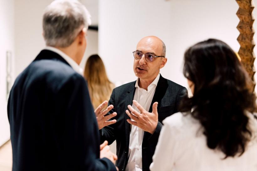 Una dintre cele mai ample expoziții de artă românească din ultimii ani prezentată în afara țării se deschide la Kunsthalle Praga 18844014