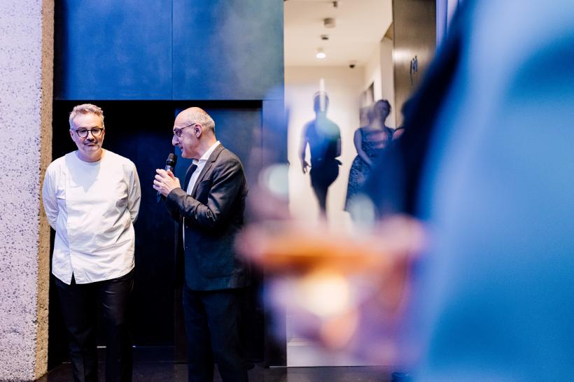 Una dintre cele mai ample expoziții de artă românească din ultimii ani prezentată în afara țării se deschide la Kunsthalle Praga 18844016