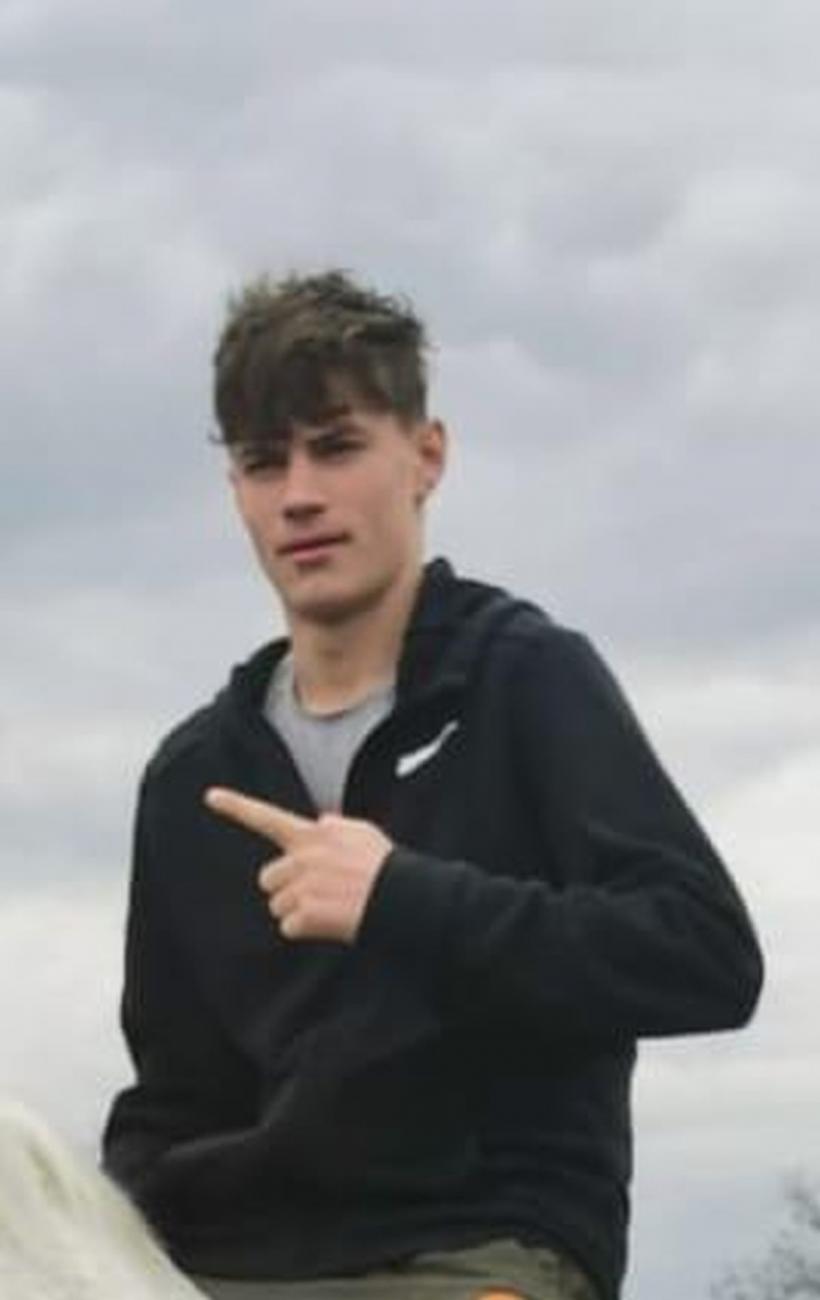 Doi frați minori dați dispăruți în Iași. Copiii au plecat de acasă și nu s-a mai întors 18844164