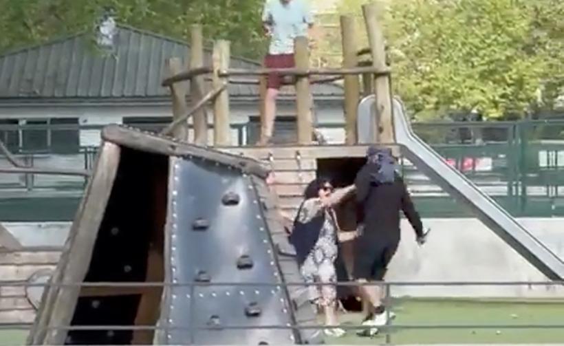 Eroul din rucsac: Un pelerin francez a salvat patru bebeluși atacați cu cuțitul de un refugit sirian  18844089