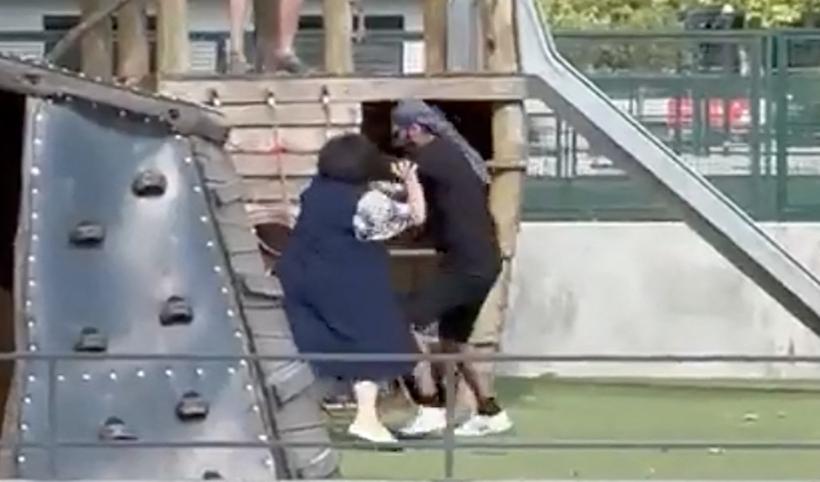 Eroul din rucsac: Un pelerin francez a salvat patru bebeluși atacați cu cuțitul de un refugit sirian  18844090