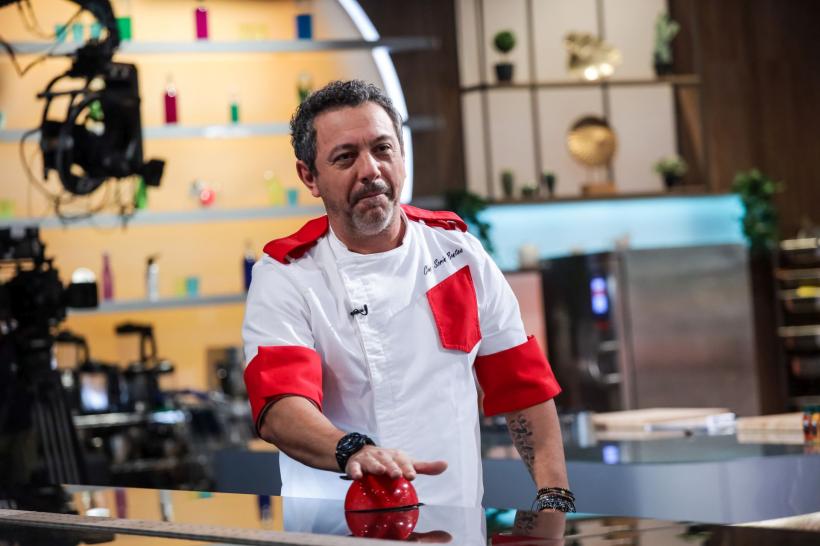 Ciocnirea amuletelor, diseară, la Chefi la cuțite: ce fac Chefii pentru a impresiona juriul alcătuit din distribuția serialului Lia 18844343