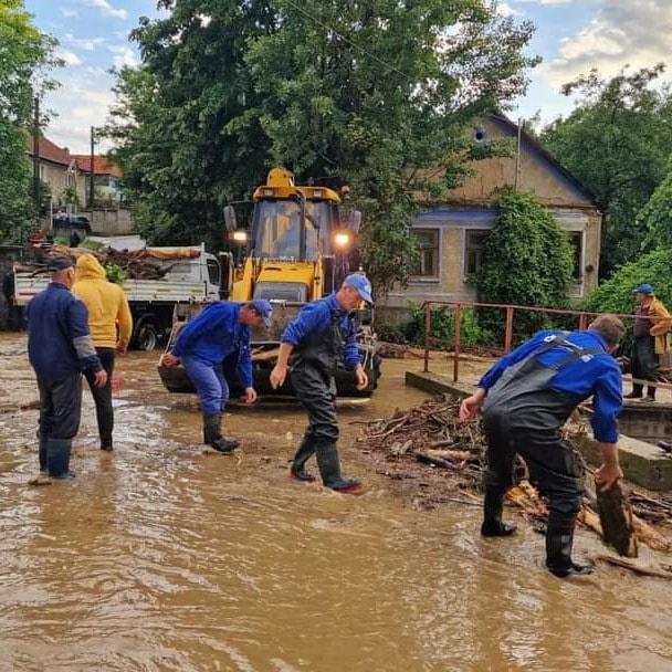 Noapte de infern cu fenomene meteo periculoase: „Toată lumea să fie pregătită pentru acest cod roșu. Ne așteaptă câteva ore grele” 18844497