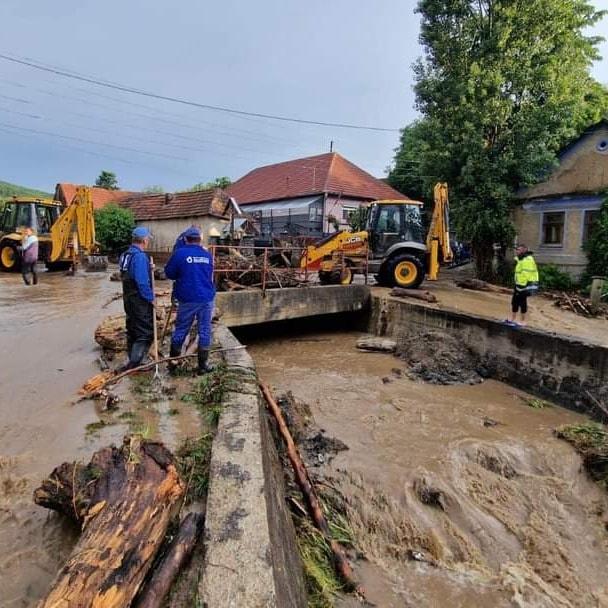 Noapte de infern cu fenomene meteo periculoase: „Toată lumea să fie pregătită pentru acest cod roșu. Ne așteaptă câteva ore grele” 18844498