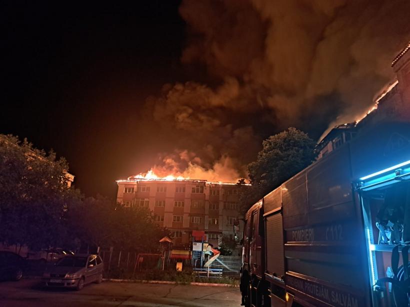 Incendiu devastator la Bârlad: Sute de persoane au fost evacuate în miezul nopții 18844322