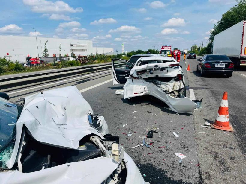 Accident cu 5 mașini pe A1, la intrarea în Capitală. Traficul este restricționat 18844648