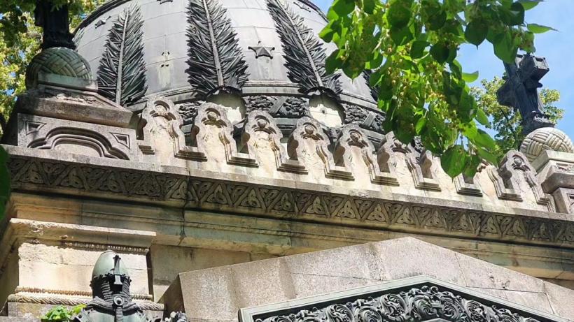 Invazia gherțoilor în Cimitirul Bellu 18844431