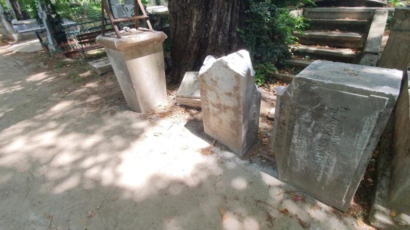 Invazia gherțoilor în Cimitirul Bellu 18844432