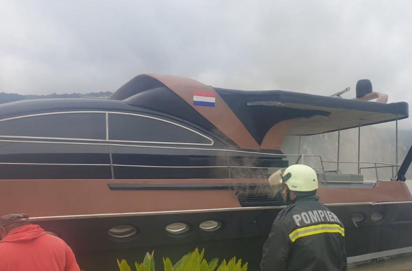 VIDEO Un yacht a luat foc pe Dunăre, în Mehedinți 18845103