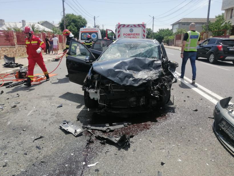 Accident rutier GRAV la ieșire din Tuzla spre Costinești. Sunt cinci victime, una încarcerată 18845263