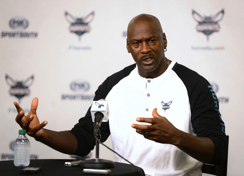 Michael Jordan va vinde pachetul majoritar de acțiuni la Charlotte Hornets