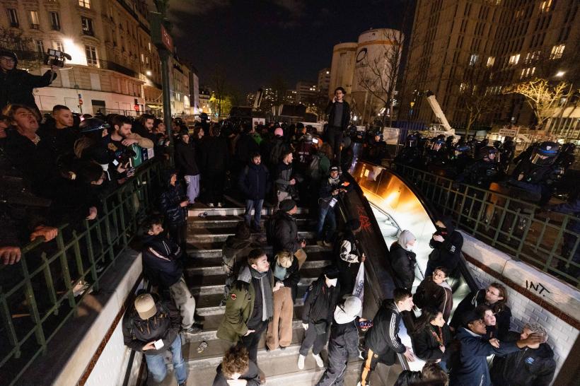 Sute de pasageri, blocați în metrourile din Paris 18845308